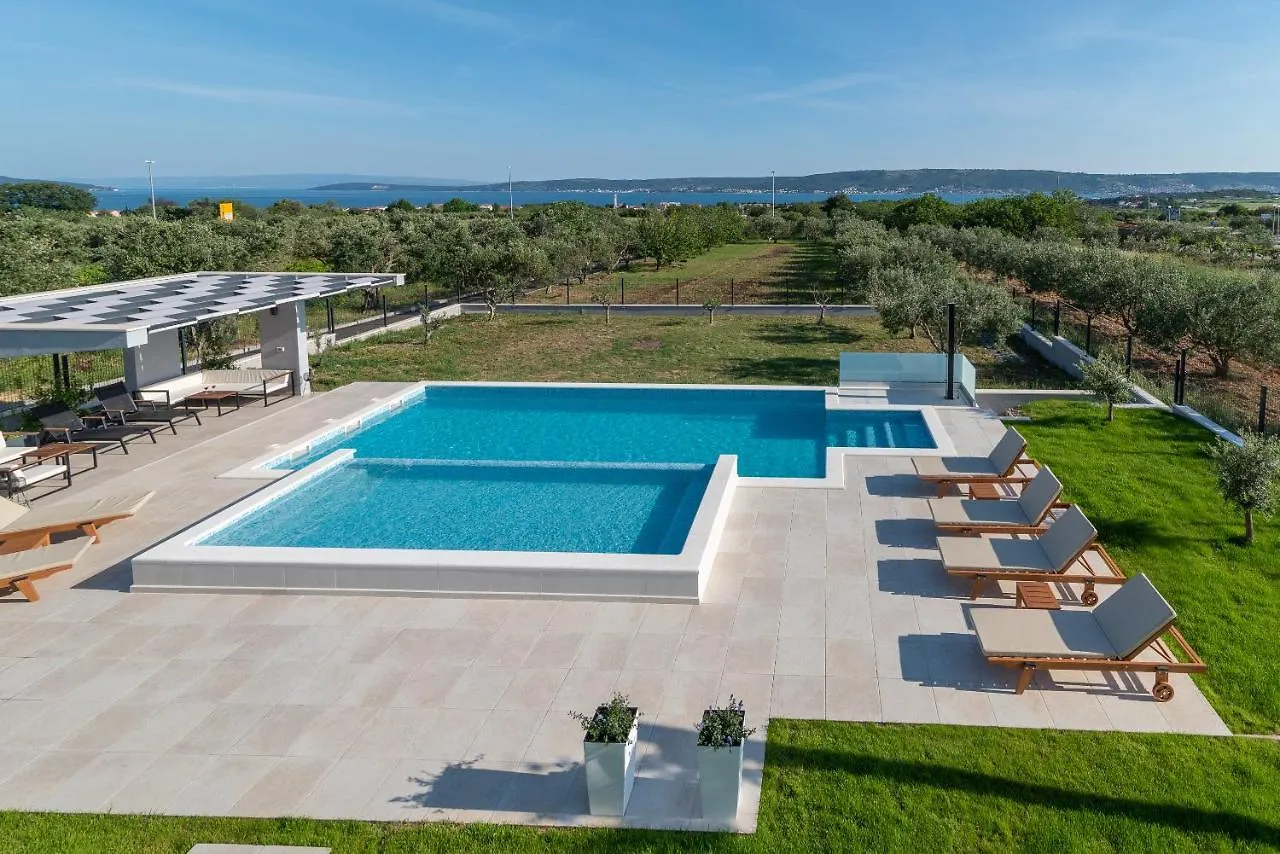 Vitis Villa Kastel Novi