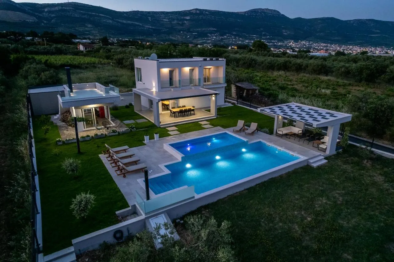 Vitis Villa Kastel Novi