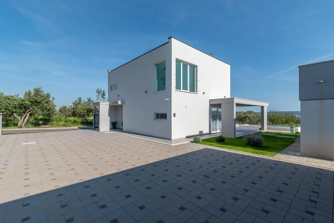 Vitis Villa Kastel Novi