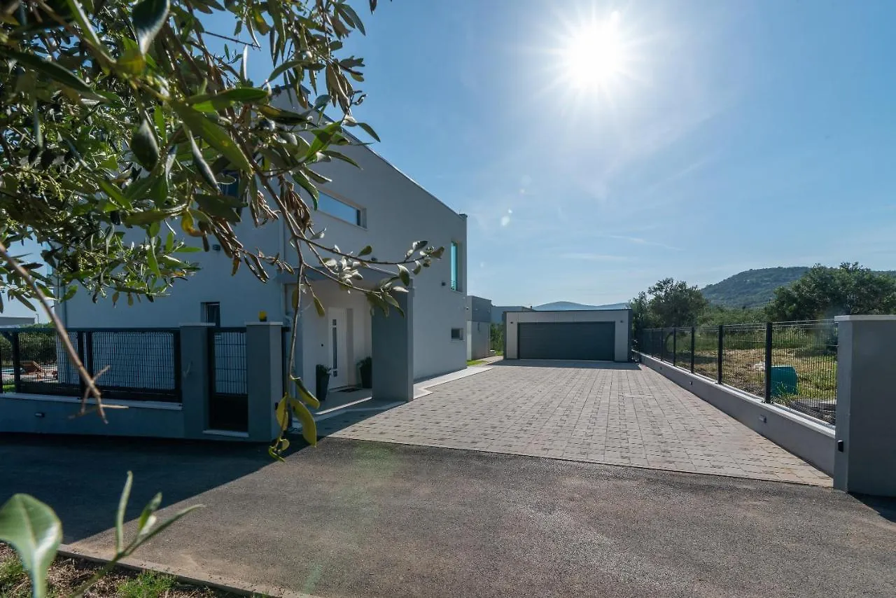 Vitis Villa Kastel Novi