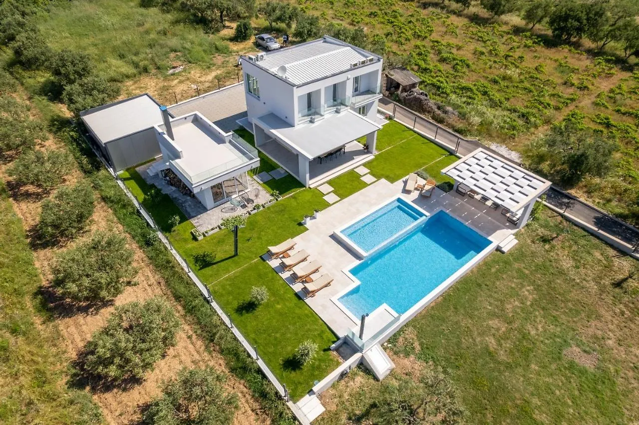 Vitis Villa Kastel Novi