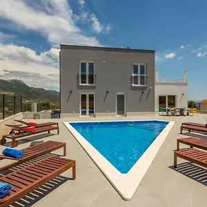  Apartment Mila Kastela