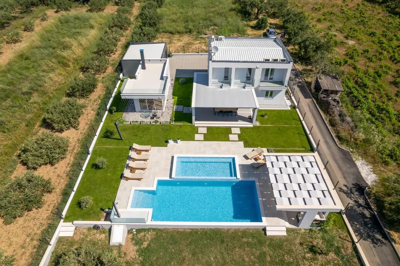 Villa Vitis Kaštel Novi 0*,
